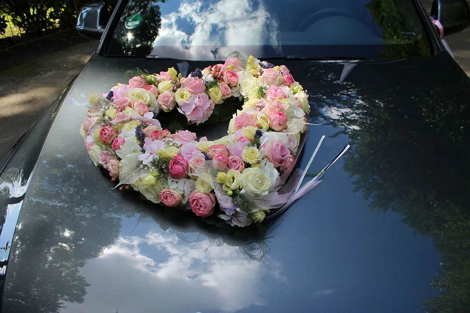  Sudeck Blumen & Gestaltung - geschmücktes Auto für die Hochzeit