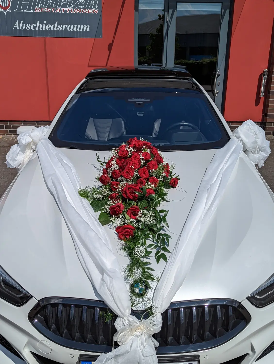  Sudeck Blumen & Gestaltung - geschmücktes Auto für die Hochzeit